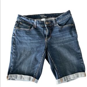 Time and tru mid rise shorts